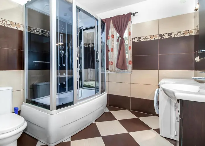 3 Bedroom Cozy In *