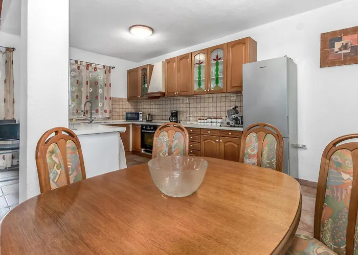 3 Bedroom Cozy In Hébergement de vacances *