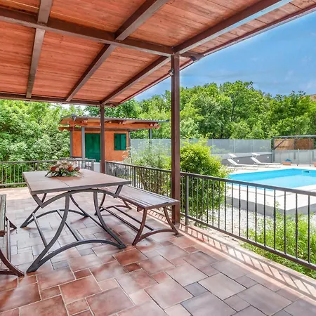 بيت للعطل 3 Bedroom Cozy In Hreljin