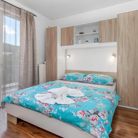 3 Bedroom Cozy In Hreljin Ferienhaus