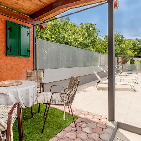 3 Bedroom Cozy In Hreljin *