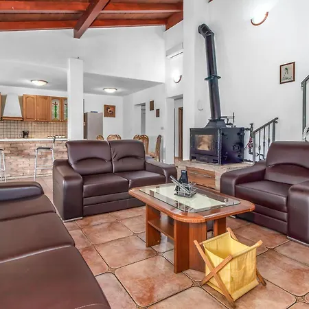 3 Bedroom Cozy In Hreljin بيت للعطل *