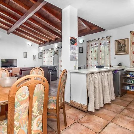 3 Bedroom Cozy In Hreljin *