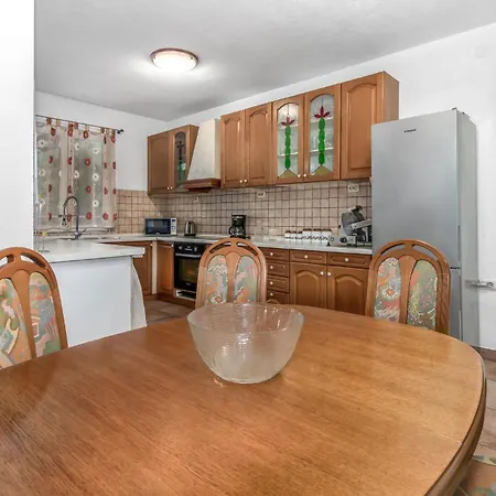 3 Bedroom Cozy In Hreljin Feriehus *