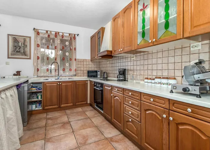 3 Bedroom Cozy In Hreljin